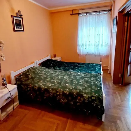 Urban Nest - Orange * Belgrado